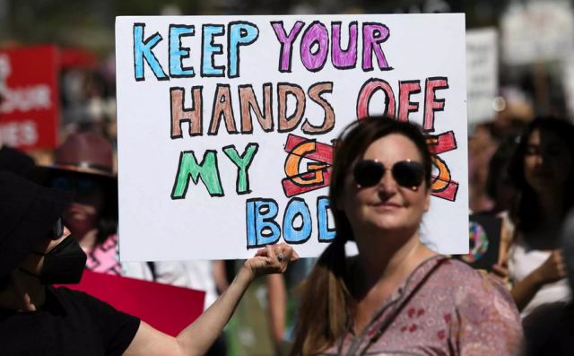 Απαγόρευση αμβλώσεων στις ΗΠΑ: «Φρένο» από την Λουιζιάνα στην εφαρμογή της απόφασης