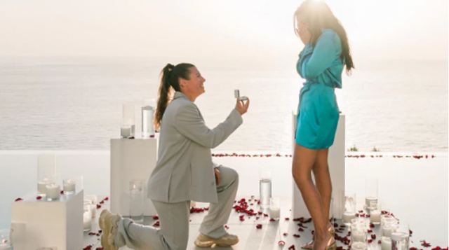 Παίκτρια της Παρί Σεν Ζερμέν παντρεύτηκε τη σύντροφό της στη Λευκάδα - Το παραμυθένιο σκηνικό [εικόνες]