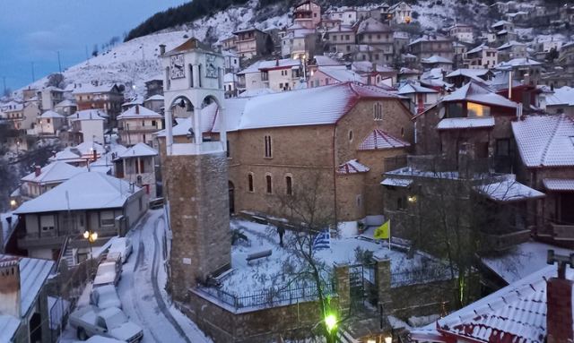 Το Λιβάδι Ελασσόνας ντύθηκε στα λευκά και οι εικόνες είναι και πάλι πανέμορφες