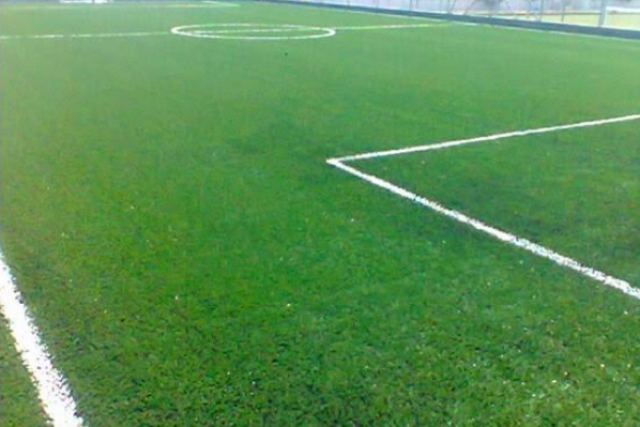 Μπαίνει χλοοτάπητας στα γήπεδα Καλυβίων και Καλαμακίου