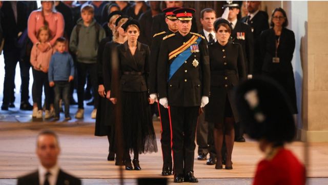 Βασίλισσα Ελισάβετ: Ουίλιαμ και Χάρι έκαναν αγρύπνια στο Γουεστμίνστερ