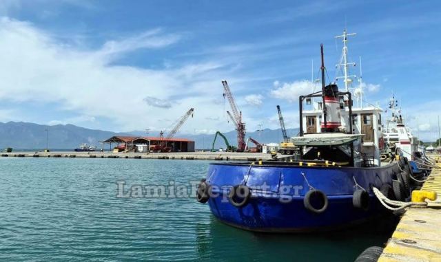 Προσάραξε στα αβαθή ρυμουλκό στο λιμάνι της Στυλίδας