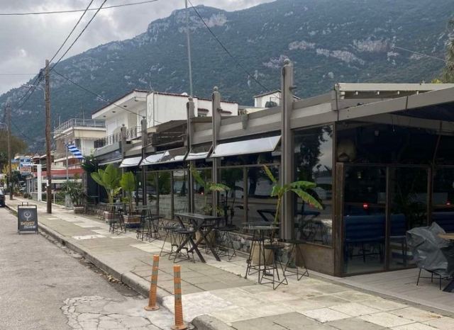 Καθολική η συμμετοχή στην απεργία των επαγγελματιών Καμένων Βούρλων και Μακρακώμης