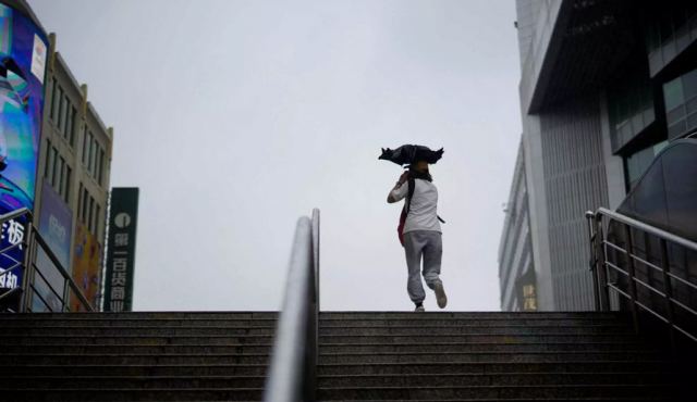 Κίνα: Συναγερμός για τον τυφώνα Μουίφα - Ακυρώνονται πτήσεις και δρομολόγια τρένων