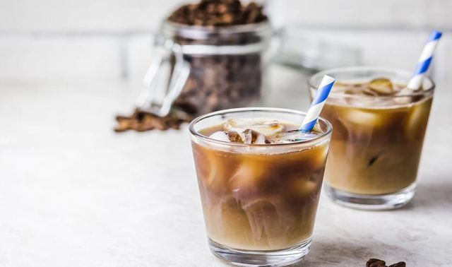 Ποιος είναι ο αγαπημένος καφές των Ελλήνων και ποια συνήθεια δεν… κόβεται με τίποτα