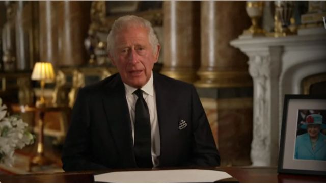 Βασιλιάς Κάρολος - Το ιστορικό διάγγελμά του: «Θα σας υπηρετήσω με αφοσίωση» - «Πρίγκιπας της Ουαλίας» ο Ουίλιαμ