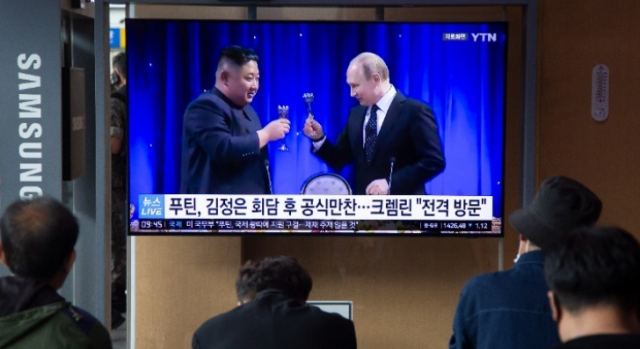 Κιμ Γιονγκ Ουν: Οδήγησε την λιμουζίνα που του έκανε δώρο ο Πούτιν