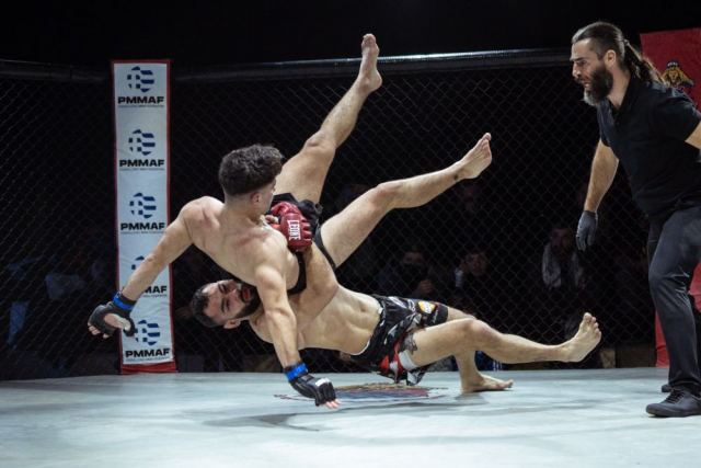 Οι Λαμιώτες μαχητές έκλεισαν το 2021 με νίκες στο κλουβί του Quest FL MMA