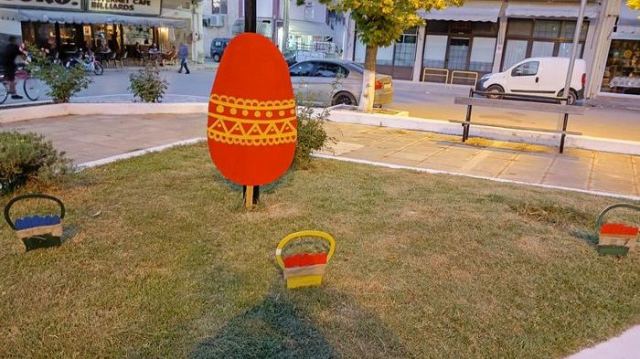 Πασχαλινό χρώμα στην πλατεία της Ανθήλης