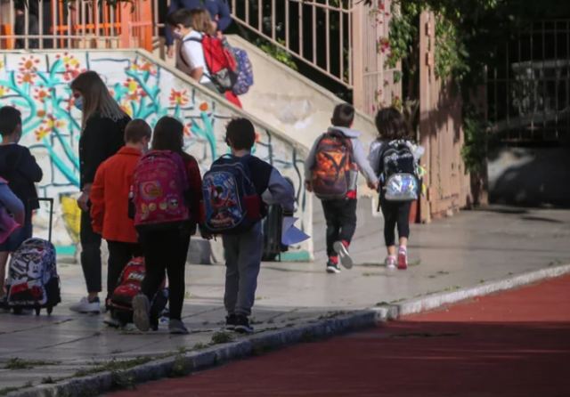 Σχολεία: Χωρίς self test αλλά με μάσκα η επιστροφή μετά το Πάσχα