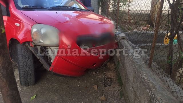 Φθιώτιδα: Αγροτικό χτύπησε σε μάντρα - Δύο τραυματίες