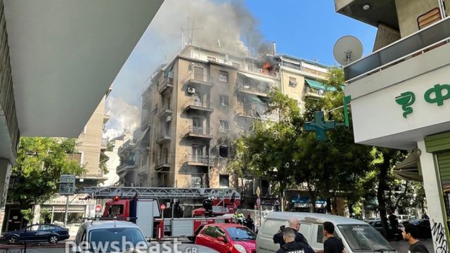 Έκρηξη στην Αχαρνών: Στις φλόγες ολόκληρη η πολυκατοικία - Πληροφορίες για εγκλωβισμένους