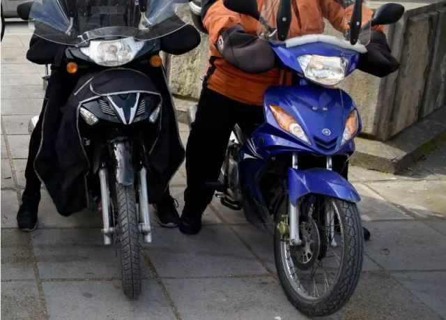 Οι ψηφιακές πλατφόρμες θα καλύπτουν τα έξοδα στους ντελιβεράδες για κράνη και συντήρηση οχήματος