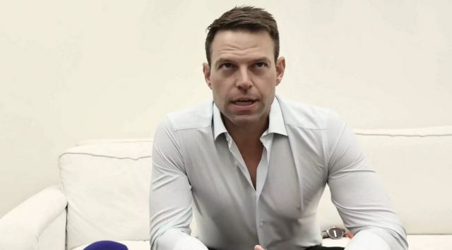 Επίθεση Κασσελάκη σε Μητσοτάκη και Μαρινάκη: «Διπλή επίδειξη πολιτικής ανηθικότητας από τη ΝΔ»