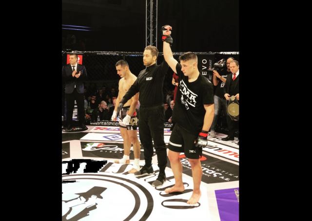 Λαμιώτης μόλις 18 ετών και έγινε πρωταθλητής ΜΜΑ!