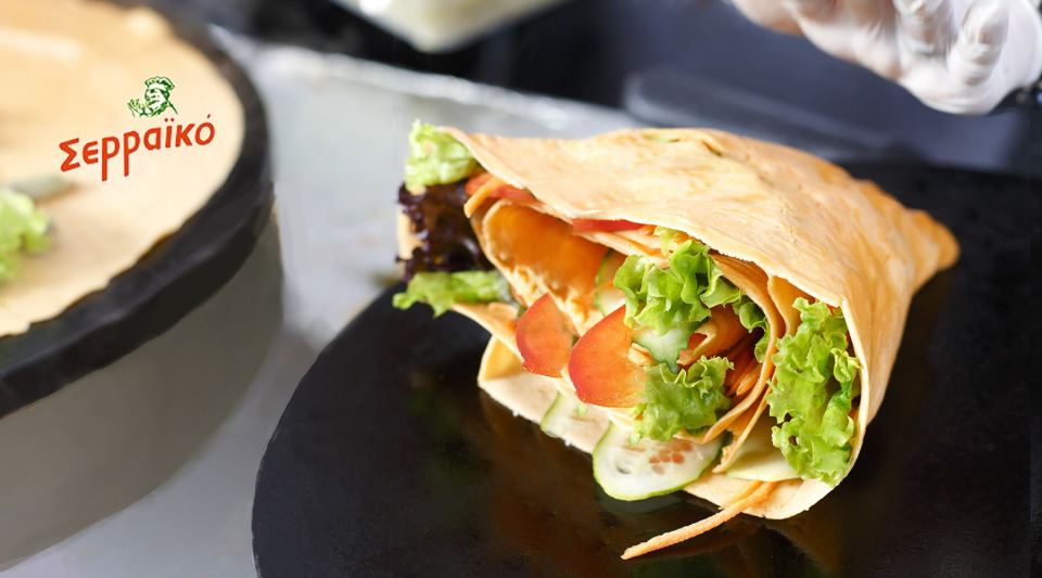 Λαμία: Χρόνια τώρα μας σερβίρει την πιο γευστική κρέπα της πόλης!