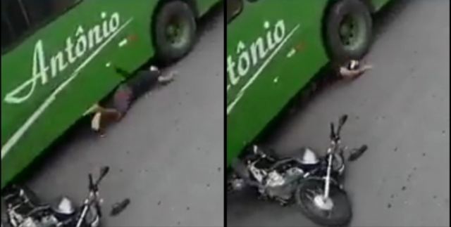 Απίστευτο βίντεο: Του πάτησε το κεφάλι λεωφορείο, αλλά τον έσωσε το κράνος (vid)