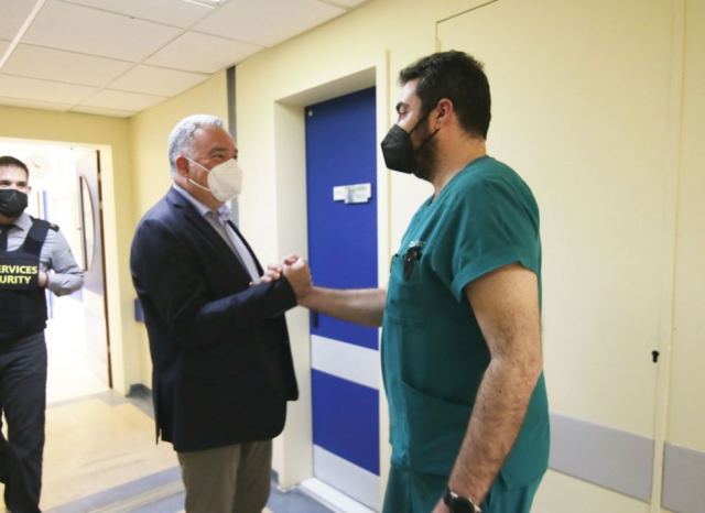 Πάσχα: Κοντά στους ανθρώπους της «πρώτης γραμμής» ο Θύμιος Καραΐσκος