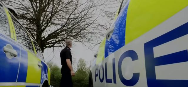 Aπίστευτο: Ένα πουλί μιμήθηκε τον ήχο σειρήνας περιπολικού και μπέρδεψε τους αστυνομικούς!