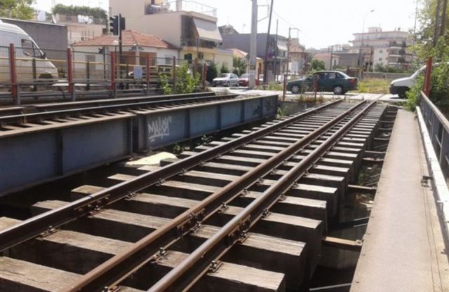 Έκανε τον σταυρό του, έπεσε στις ράγες του τρένου και σκοτώθηκε