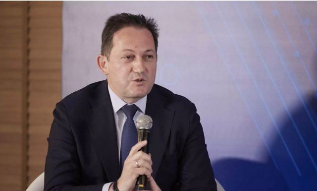 Πέτσας: Έκανα μια ατυχή δήλωση - Ζητώ συγγνώμη και από τους συναδέλφους μου στην κυβέρνηση