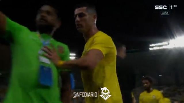 Ο Κριστιάνο Ρονάλντο έσπρωξε θαυμαστή που θέλησε να βγάλει φωτογραφία μαζί του