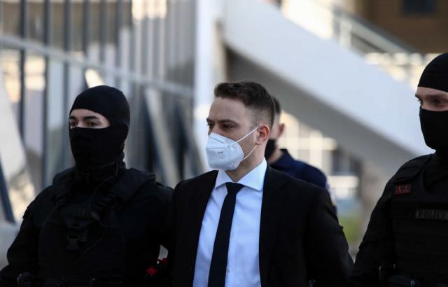 Μπάμπης Αναγνωστόπουλος: Το καλό και συγκαταβατικό παιδί και η ασταθής και βίαιη Καρολάιν