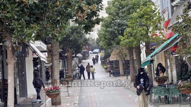 Λαμία: Χιονίζει και στο κέντρο της πόλης - ΒΙΝΤΕΟ