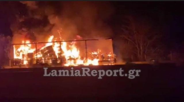 Ράχες: Λαμπάδιασε νταλίκα τα ξημερώματα