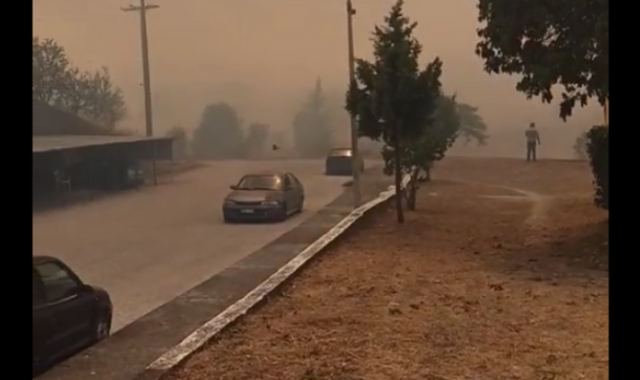 Μεγάλη φωτιά στο Βελεστίνο - Εκκενώνονται οικισμοί