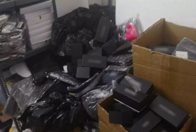 Εντοπίστηκαν περισσότερα από 20.000 προϊόντα «μαϊμού» σε σπίτι στη Θεσσαλονίκη - 5.400.000 ευρώ η ζημιά για τις εταιρείες