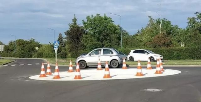 Η πιο… άχρηστη πλατεία του κόσμου έγινε viral - Δείτε που βρίσκεται (Video)