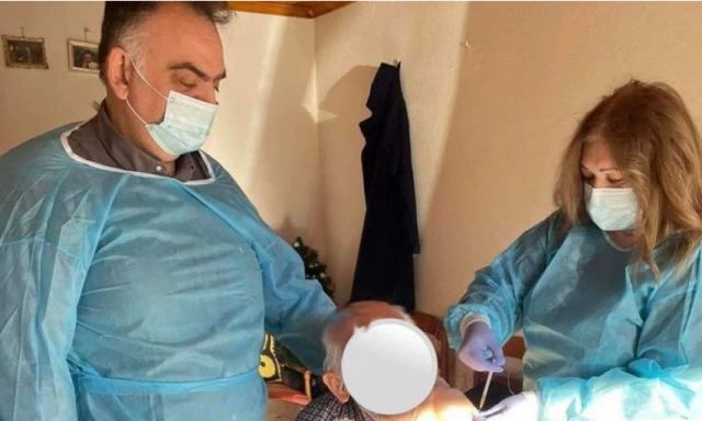 Κορωνοϊός: Εμβολιάστηκε παππούς 104 ετών στα Τρίκαλα