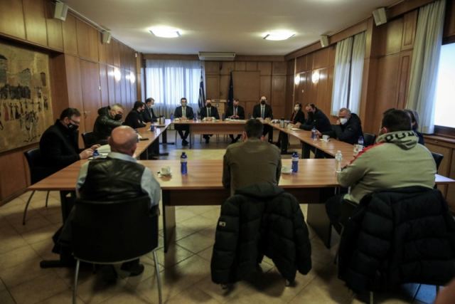 Σύσκεψη στο ΥΠΑΑΤ με τους αγρότες