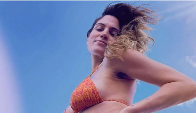 Μαίρη Συνατσάκη - Αποχαιρέτησε τον πιο ωραίο Αύγουστο: «Εγώ είμαι η θάλασσα και κολυμπάς εσύ μέσα μου»