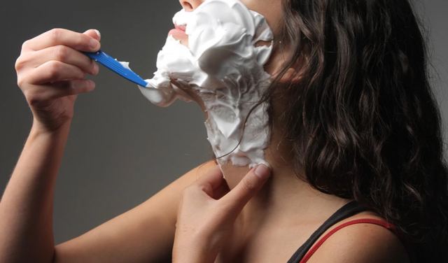 Γυναίκα με μούσι δηλώνει: «Με αποκαλούν φρικιό, αλλά δεν μετανιώνω»