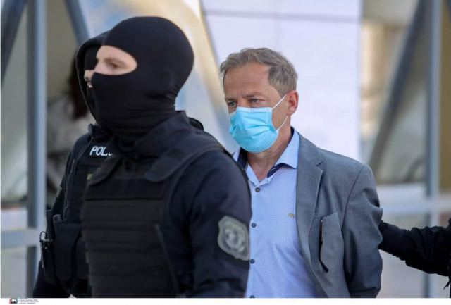 Δίκη Λιγνάδη: Μήνυση κατά του τέταρτου καταγγέλλοντα και του φίλου του - «Βροχή» ερωτήσεων στην πρώην σύντροφο του