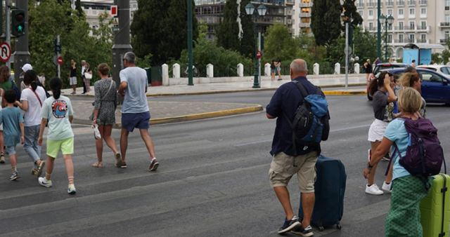 Εμβόλιο κορωνοϊού - Μαγιορκίνης: Οι άνω των 30 δεν υπάρχει λόγος να κάνουν τώρα την επιπλέον δόση