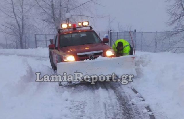 Χιονίζει στα ορεινά χωριά της Λαμίας και της δυτικής Φθιώτιδας