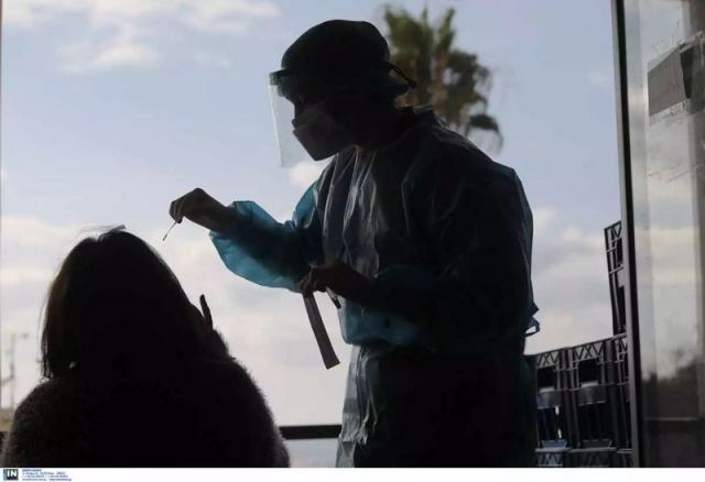 Κορωνοϊός: «Έκρηξη» με 27.490 νέα κρούσματα και 73 νεκρούς - 342 ασθενείς νοσηλεύονται διασωληνωμένοι