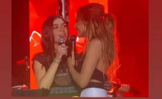 Δέσποινα Βανδή: Ανέβασε στη σκηνή την κόρη της και τραγούδησαν το «Αντικριστά» - Βίντεο