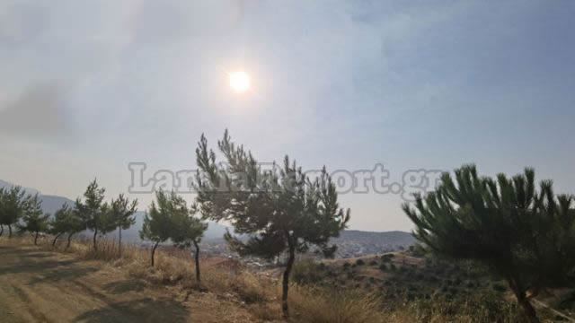Από που είναι ο καπνός που «έκρυψε» τον ήλιο στη Λαμία;