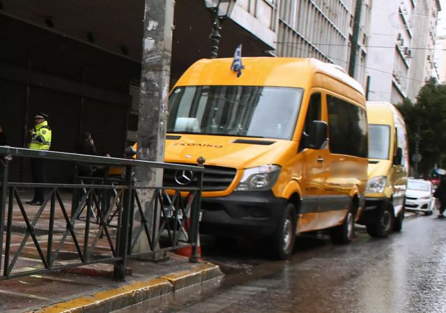 Στρατιωτικοί γίνονται οδηγοί σχολικών λεωφορείων για παιδιά με ειδικές εκπαιδευτικές ανάγκες
