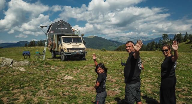 Μέσα σε 4 χρόνια η οικογένεια Τεμπερίδη έκανε 74.000 χιλιόμετρα: Πέρασαν από 32 χώρες!