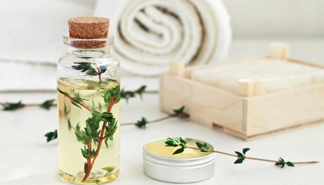 Έλαιο θυμαριού: Πώς βελτιώνει την ανάπτυξη των μαλλιών