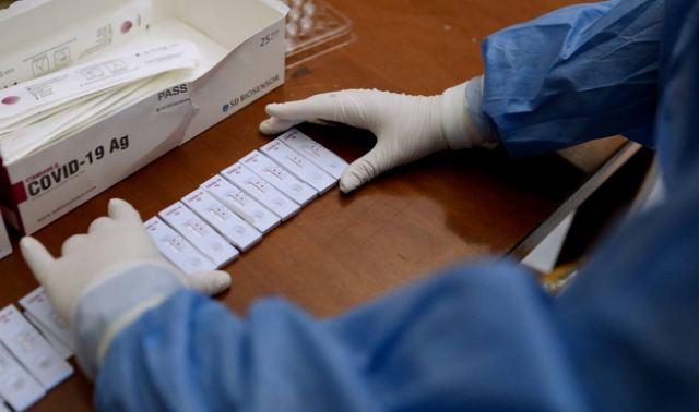 Κορωνοϊός: 5.130 κρούσματα σήμερα με 469 επαναλοιμώξεις - Στους 211 οι διασωληνωμένοι, 33 νέοι θάνατοι