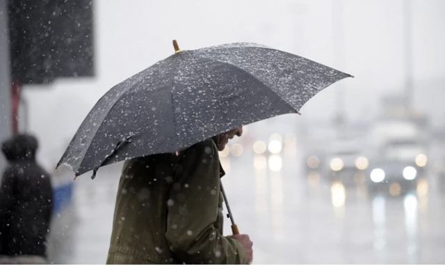 Χειμωνάτικο σκηνικό με βροχές και χιόνια