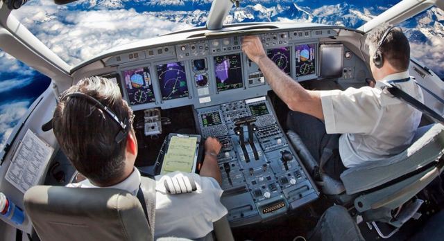 Πιλότος πτήσης Σαντορίνη - Αθήνα αποθεώθηκε παρά τη δίωρη καθυστέρηση - «Το πατήσαμε λίγο παραπάνω»