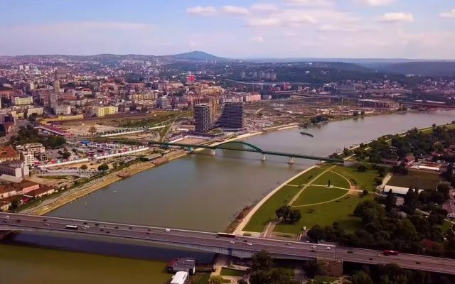 Σερβία: Προειδοποιήσεις για βόμβα σε 97 σχολεία στο Βελιγράδι, σε κτήριο και σε αεροδρόμιο