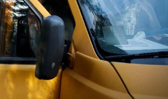 Ξέχασαν 4χρονο κοριτσάκι σε σχολικό λεωφορείο - Έντρομο χτυπούσε τα παράθυρα